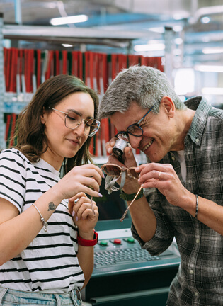 01-derigopeople-impegno-parità-card-desktop (1)